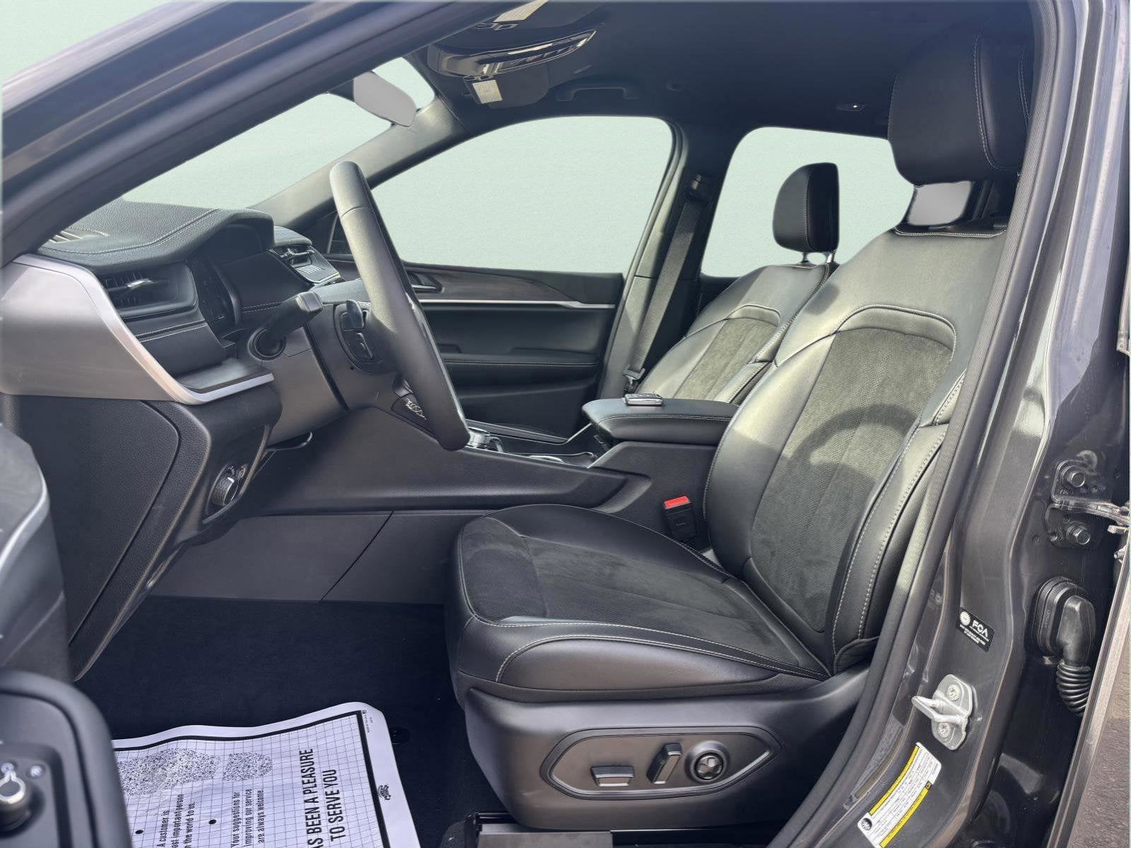 2026 Jeep Grand Cherokee Laredo Altitude