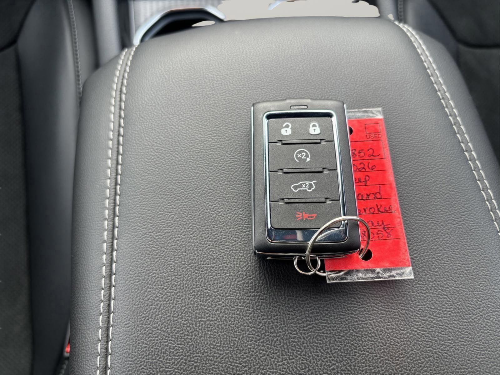 2026 Jeep Grand Cherokee Laredo Altitude