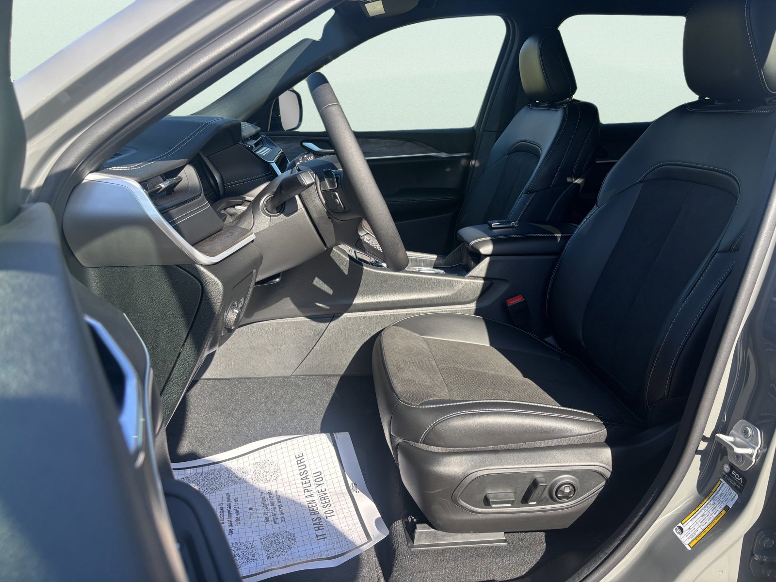2027 Jeep Grand Cherokee L Laredo Altitude