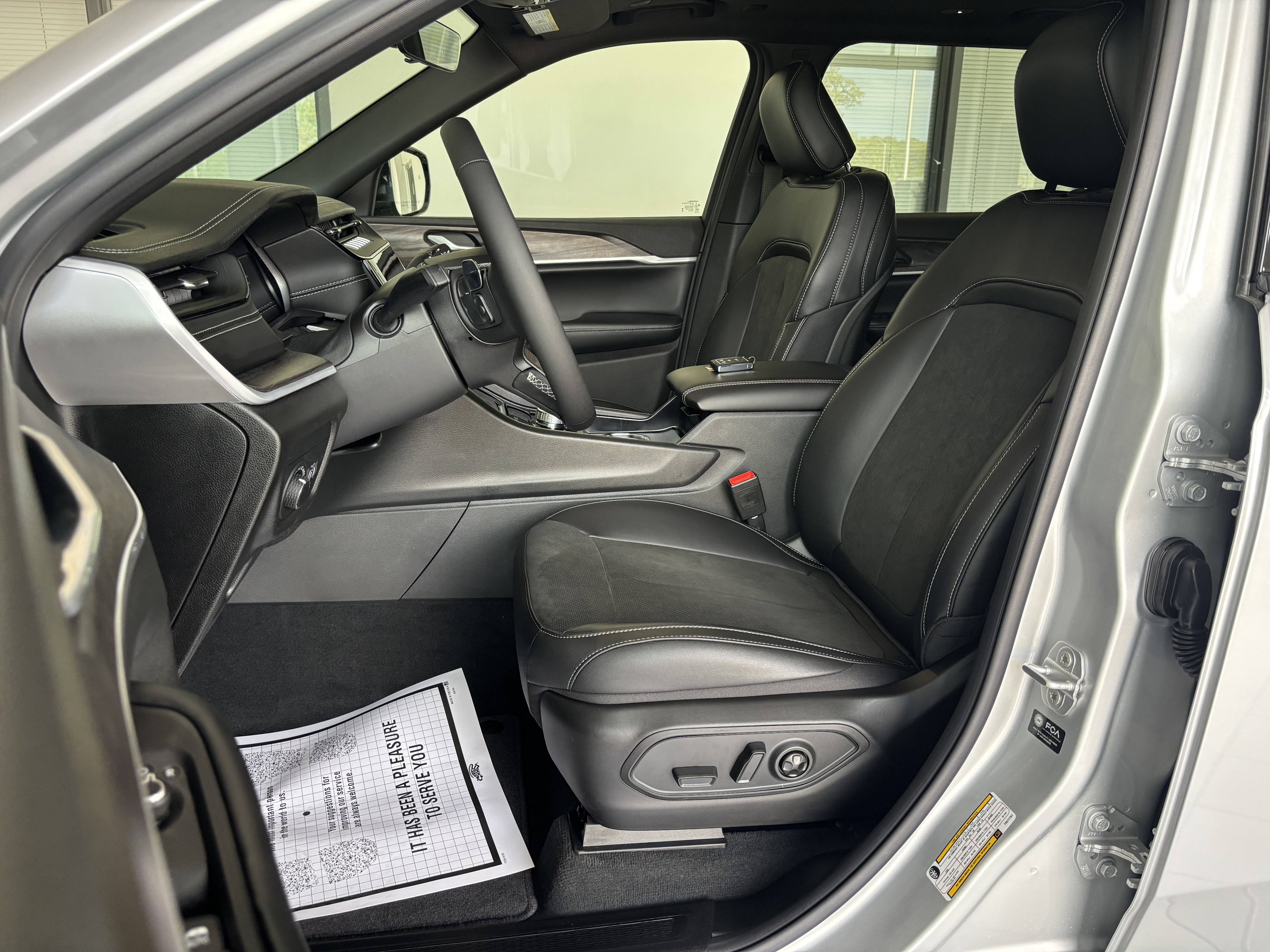 2026 Jeep Grand Cherokee L Laredo Altitude