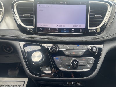 2025 Chrysler Pacifica Hybrid Hybrid Select