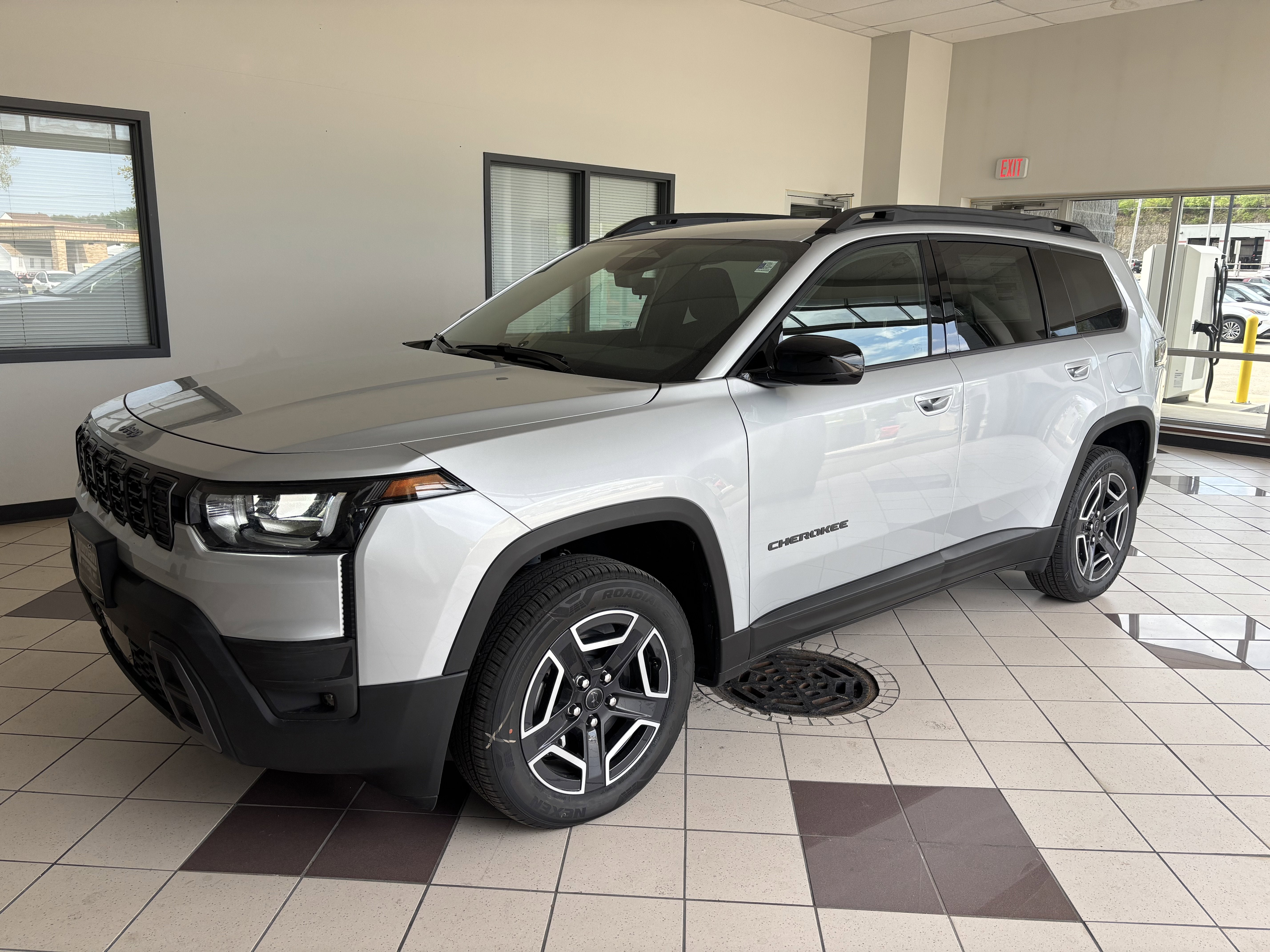 2026 Jeep Cherokee Laredo HEV 4X4's photo
